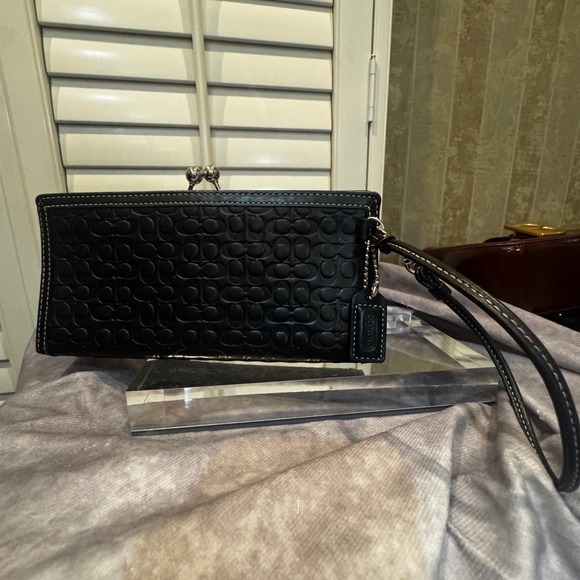 Coach framed kiss lock wristlet Elegant Black Embossed Women's Clutch - Picture 3 of 7